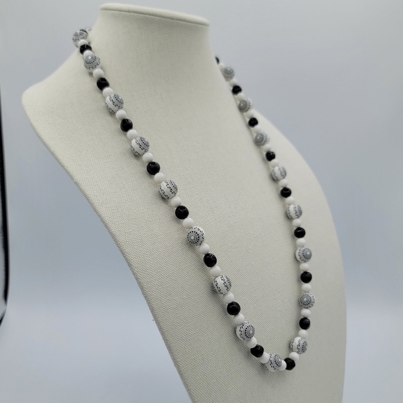 Vintage Black & White Necklace Ball Beads Unique Pattern #584 - Picture 4 of 9